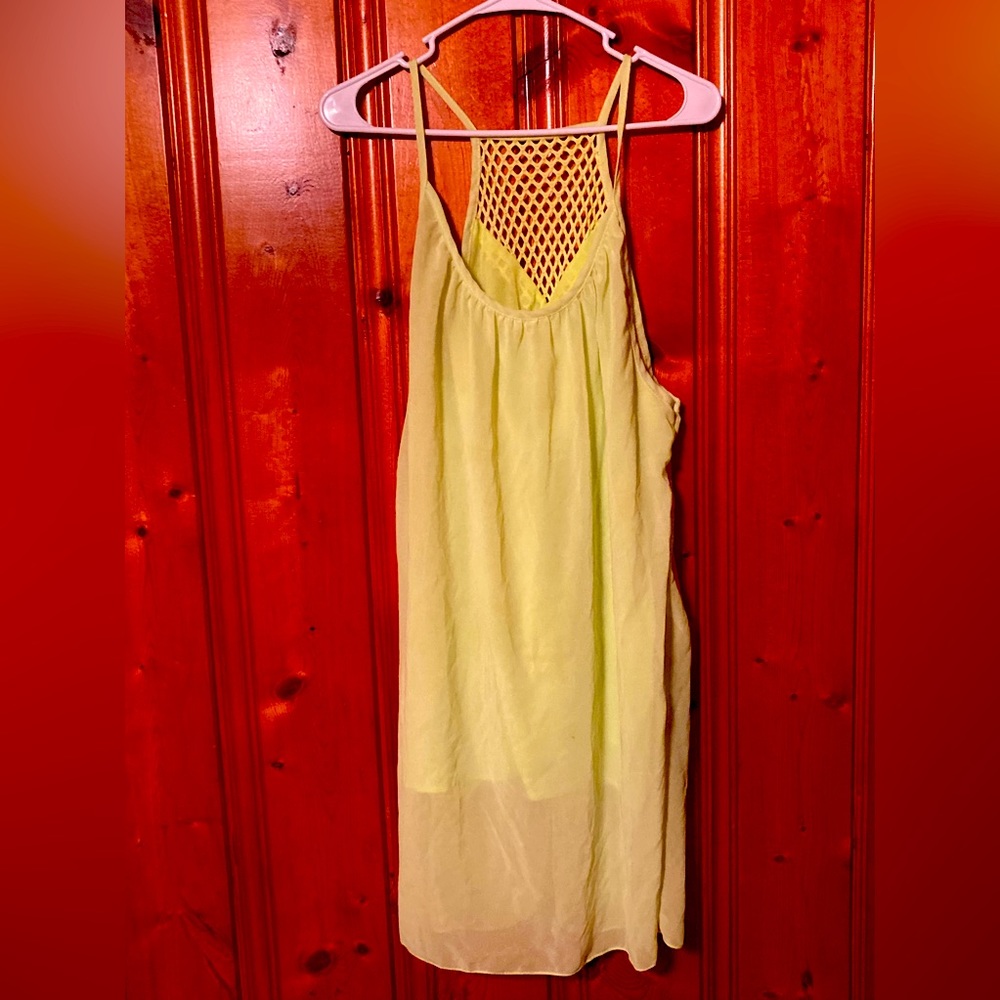 Size Med Women’s night gown with slip inside at the waist Tag cut out